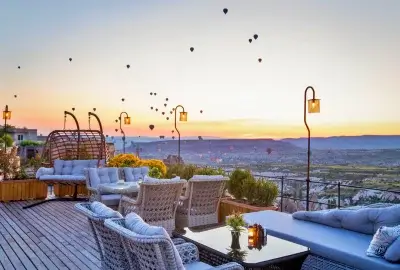 Kapadokya Uçhisar’da kayalara oyulmuş taş odaları ve panoramik vadi manzarasıyla Pegasos Cave Hotel